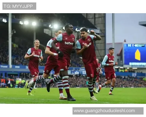 利兹联与富勒姆比赛上下半场结果分析及精彩回顾